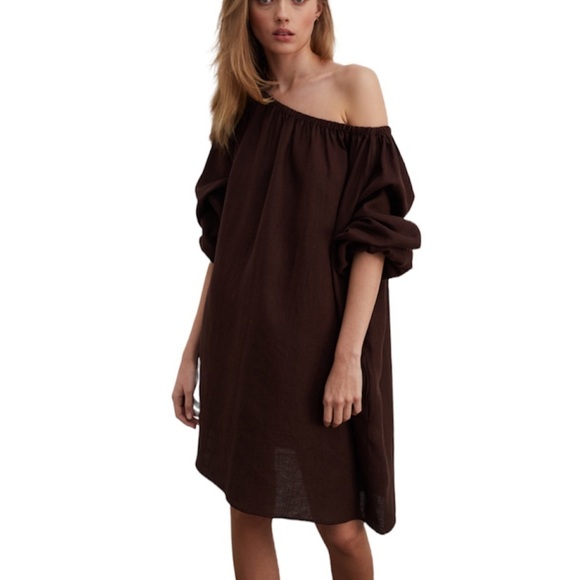 Wilfred Aritzia Off The Shoulder Silky Flowy Relaxed Fit Mini Dress Maroon - Picture 4 of 16